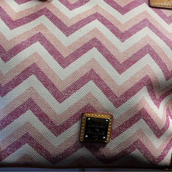 Dooney & Bourke pink chevron tote bag - Picture 7 of 13